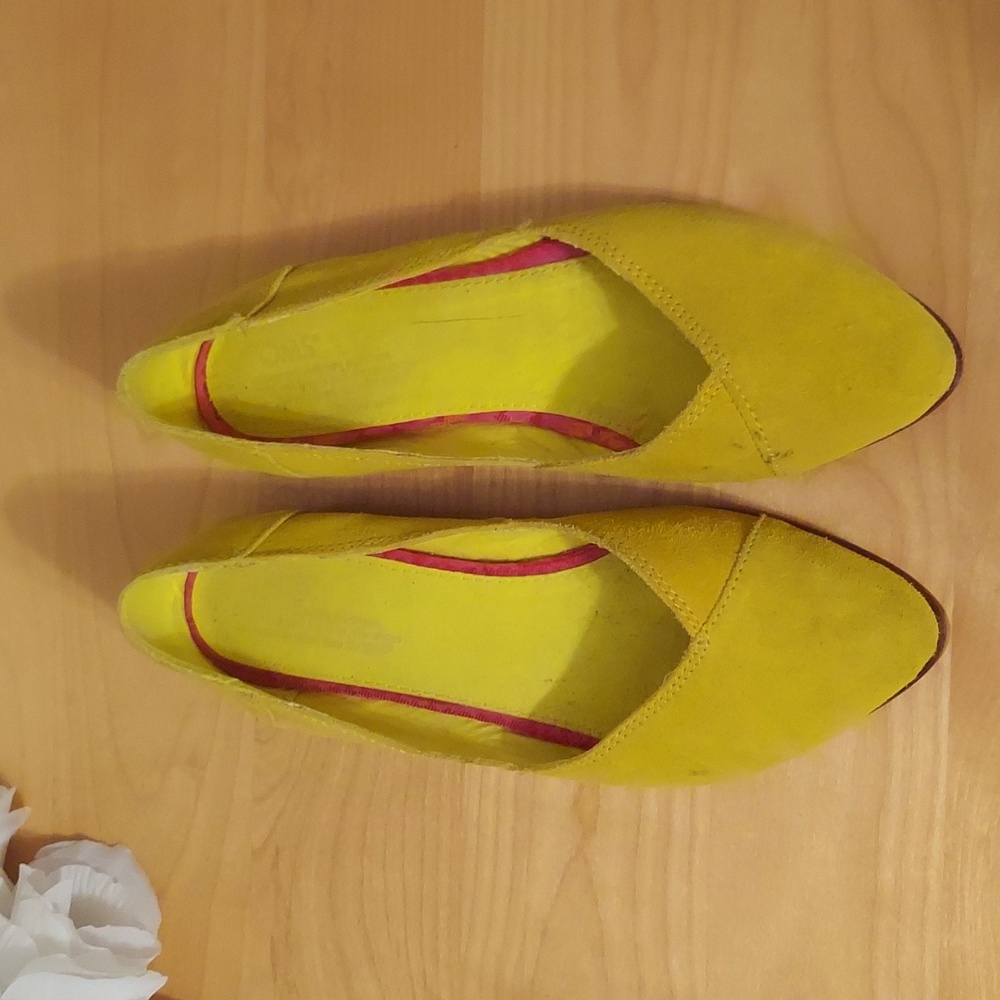 TOMS Shoes Blazing Yellow Women's Jutti Suede Flats Size 7 - Picture 3 of 16